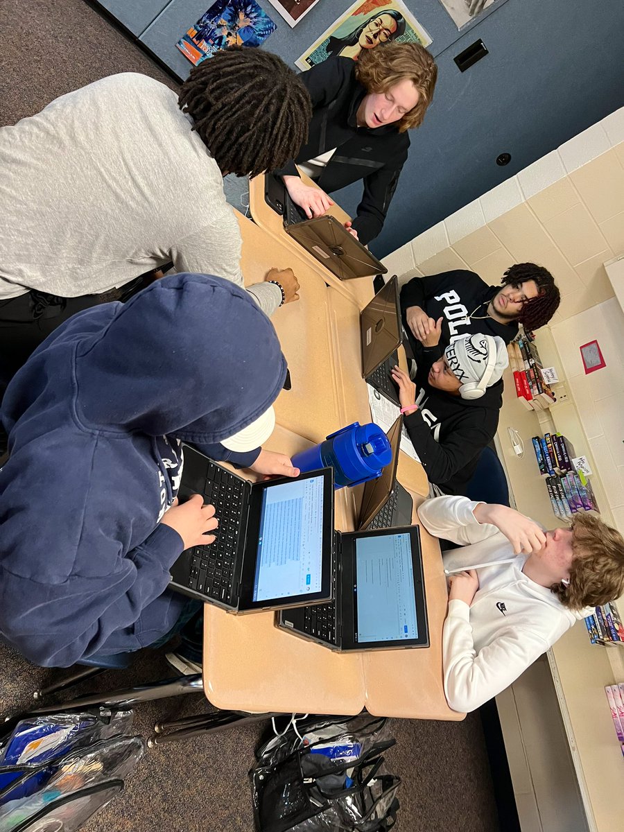 PinckneyMiss's tweet image. Look at them sharing the dystopian short stories that they each wrote with their peers #riveting