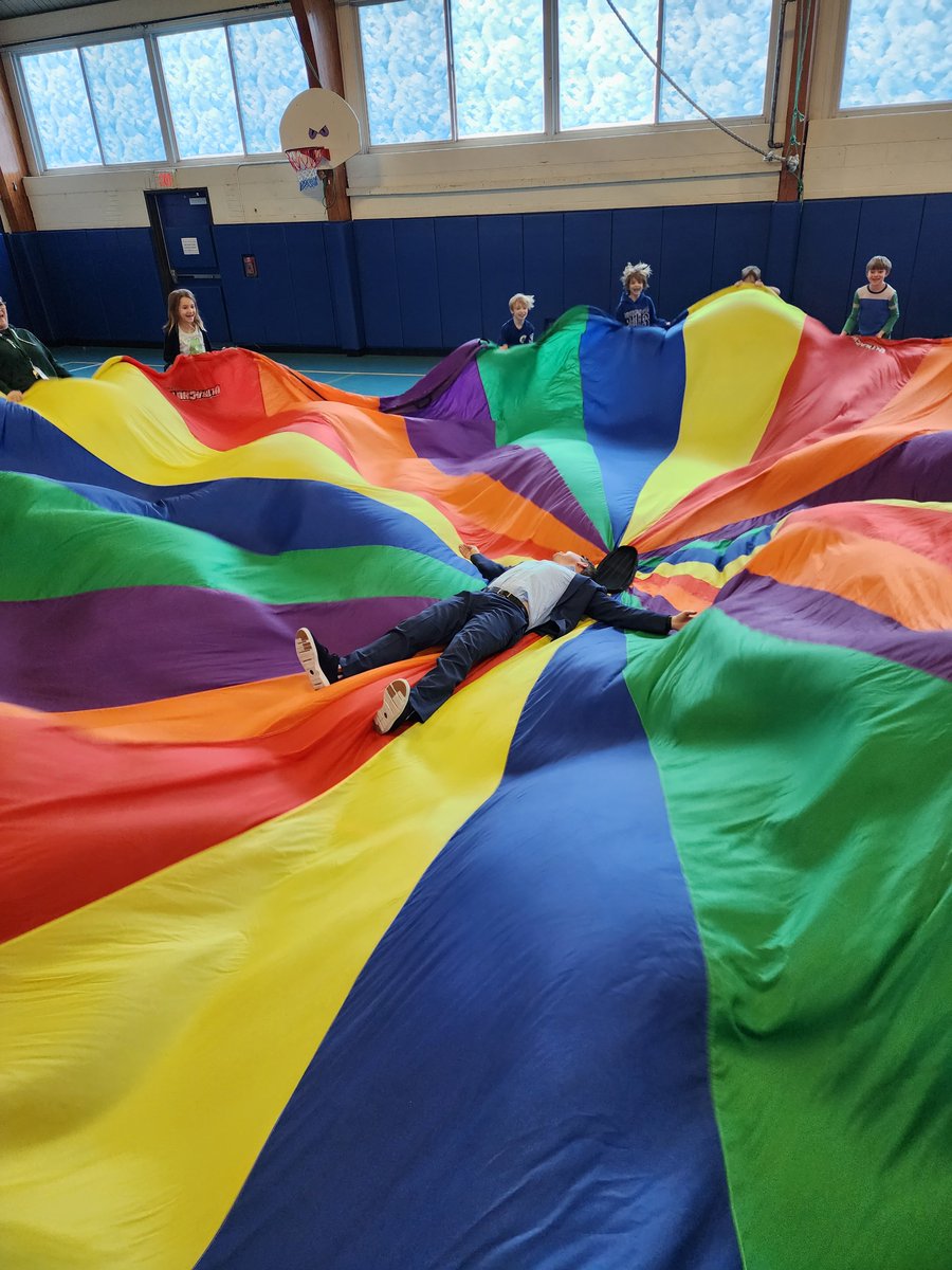 Principal_Labro's tweet photo. Eye spy Dr. McKinnon on a parachute! https://t.co/vqT20JAFMl