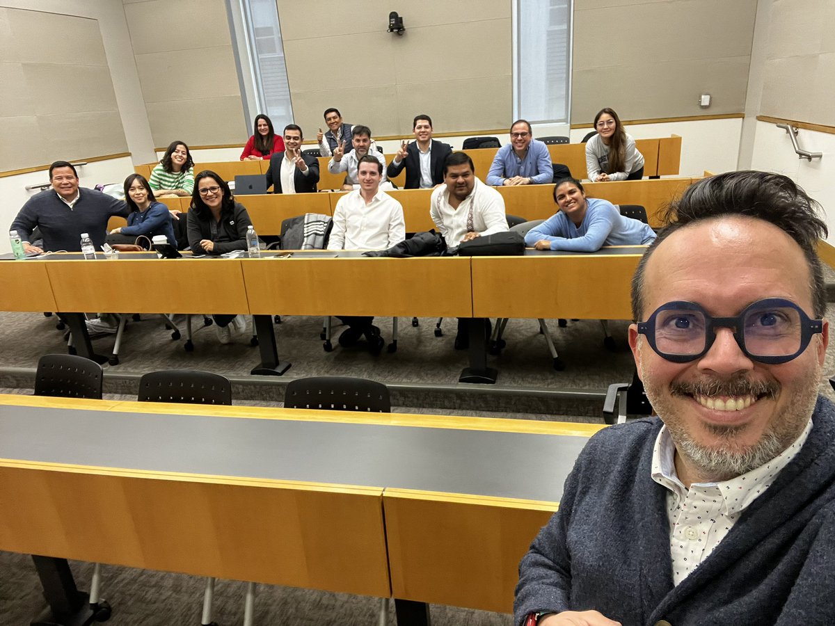 ricardoamadoc's tweet photo. el agradecido soy yo por un semestre extraordinario @GSPMgwu @GSPMlatam #GrassrootsGSPM #Chile #Honduras #Venezuela #Mexico #PuertoRico #Argentina #Ecuador https://t.co/OWM2Kc79i2