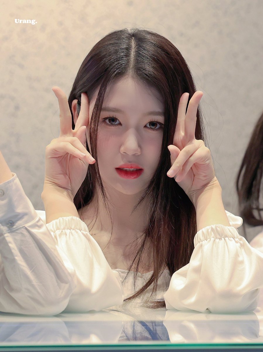 mydailybin's tweet photo. 230317 ✌️ 

#공유빈 #YuBin #트리플에스 #tripleS https://t.co/hRfYFgcEbO
