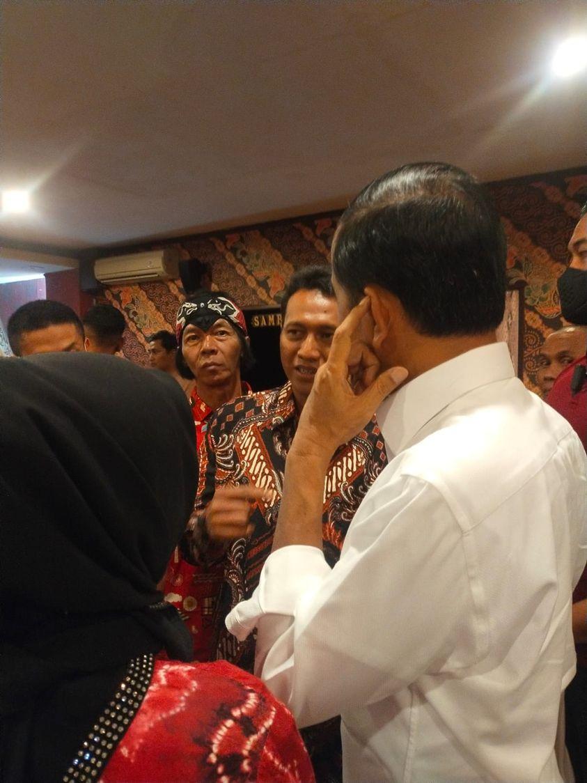 AanDianSumarwan's tweet photo. Terima kasih atas restu Nya, Presiden @Jokowi 

Posraya Indonesia - Tim 7 Jokowi
#aDALANGsung Gaaas 🔥🔥🔥 https://t.co/daQi2S4pzz