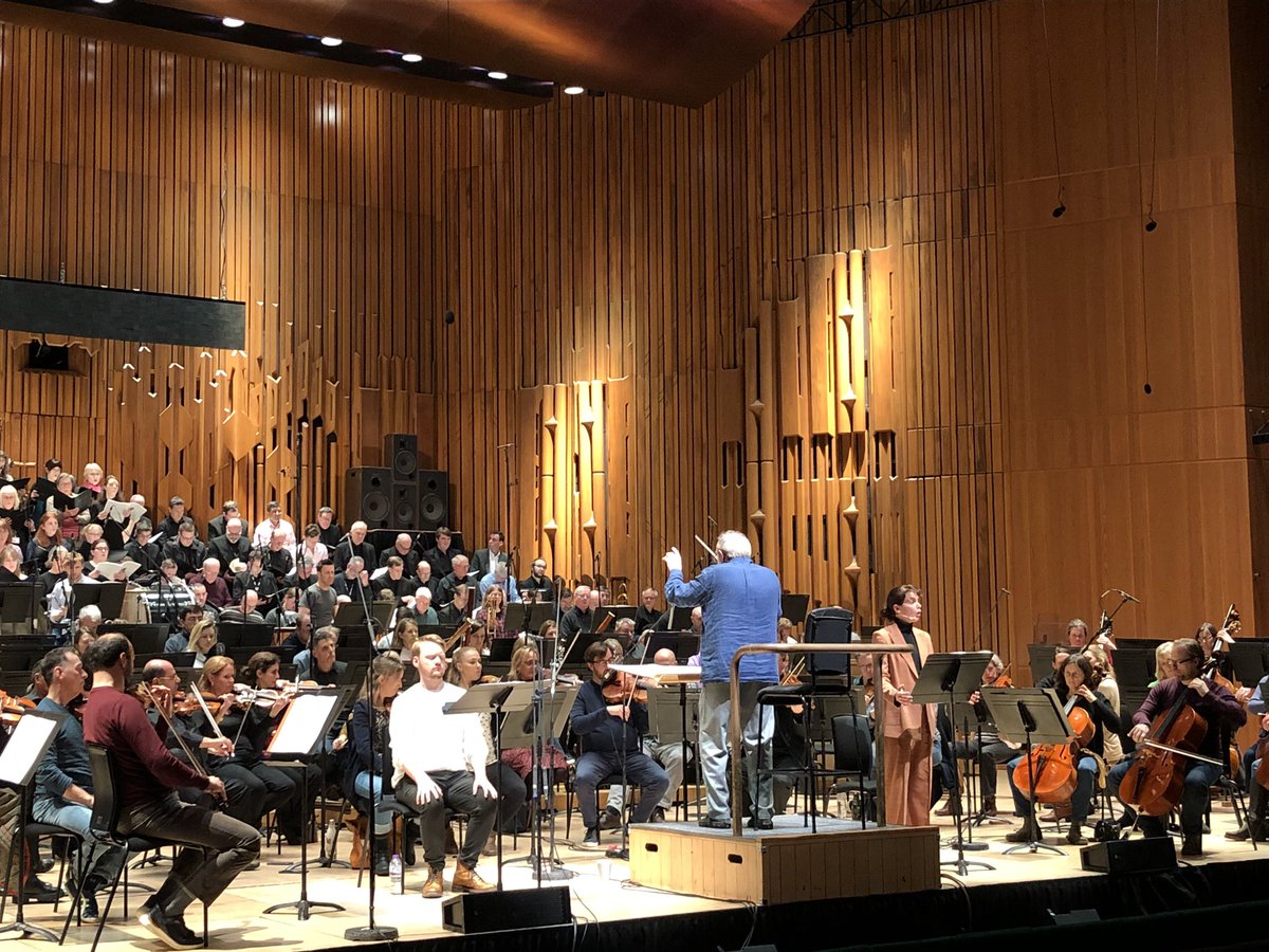 Rehearsals for the world premiere of @IainBellMusic’s Beowulf sounding amazing. Martyn Brabbins conducting with tenor <a href="/Charles_Styles/">Steve</a>, the BBC Symphony Chorus and award-winning actor Ruth Wilson 🤩
There’s still time to join us <a href="/BarbicanCentre/">Barbican Centre</a> 
🎟 bbc.co.uk/events/e6nd2m