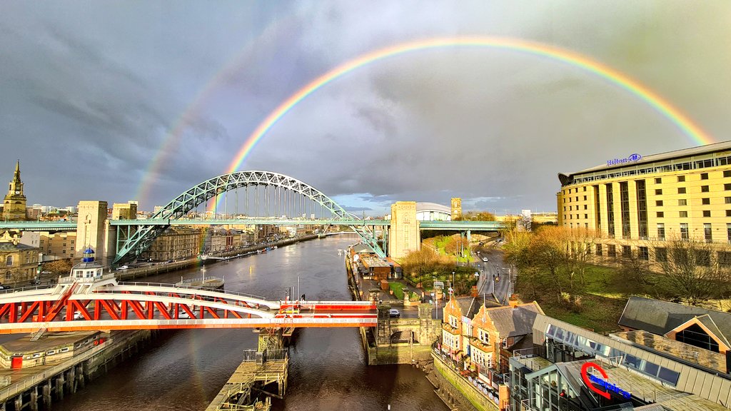 The #RiverTyne gains an #Arch (or 2) #TyneBridge #MilleniumBridge #NewcastleQuayside
#SamsungGalaxyPhone #Toon #Rainbow #SwingBridge @Ne1Tweets @NE1BID @LouiseMesma @JohnLalitav @marg @czykjo @joanlopezphoto
@exploringfar @loukas81944652 @LauraPapa18 @tomrattpoet @binxbolling77