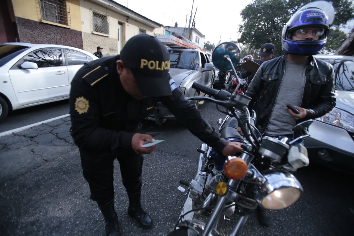 mingobguate's tweet photo. #YoSíDenuncio | Si es víctima de robo o hurto de su motocicleta, comuníquese inmediatamente al ☎️ 110 de la @PNCdeGuatemala. La policía está capacitada para dar seguimiento a su caso en tiempo real. https://t.co/k3xm7nht0X