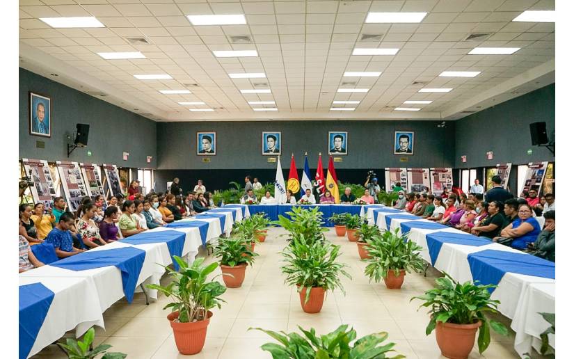💥Entregan Becas a Bachilleres de Secundaria a Distancia en el Campo.
20 bachilleres estudiarán Carreras en el núcleo de la UNAN-Leon, 15 en el núcleo de Managua y 5 en la Universidad Nacional Agraria (UNA).

#UnidosEnVictorias
#PuebloQueVence