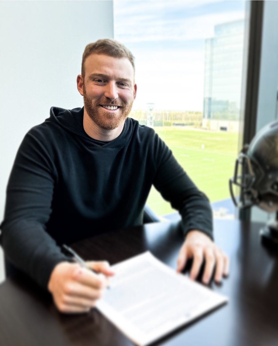 dallascowboys's tweet photo. RUSHing in for a couple more seasons ✍️

#DallasCowboys | @blockchain https://t.co/FIXYMyT93d