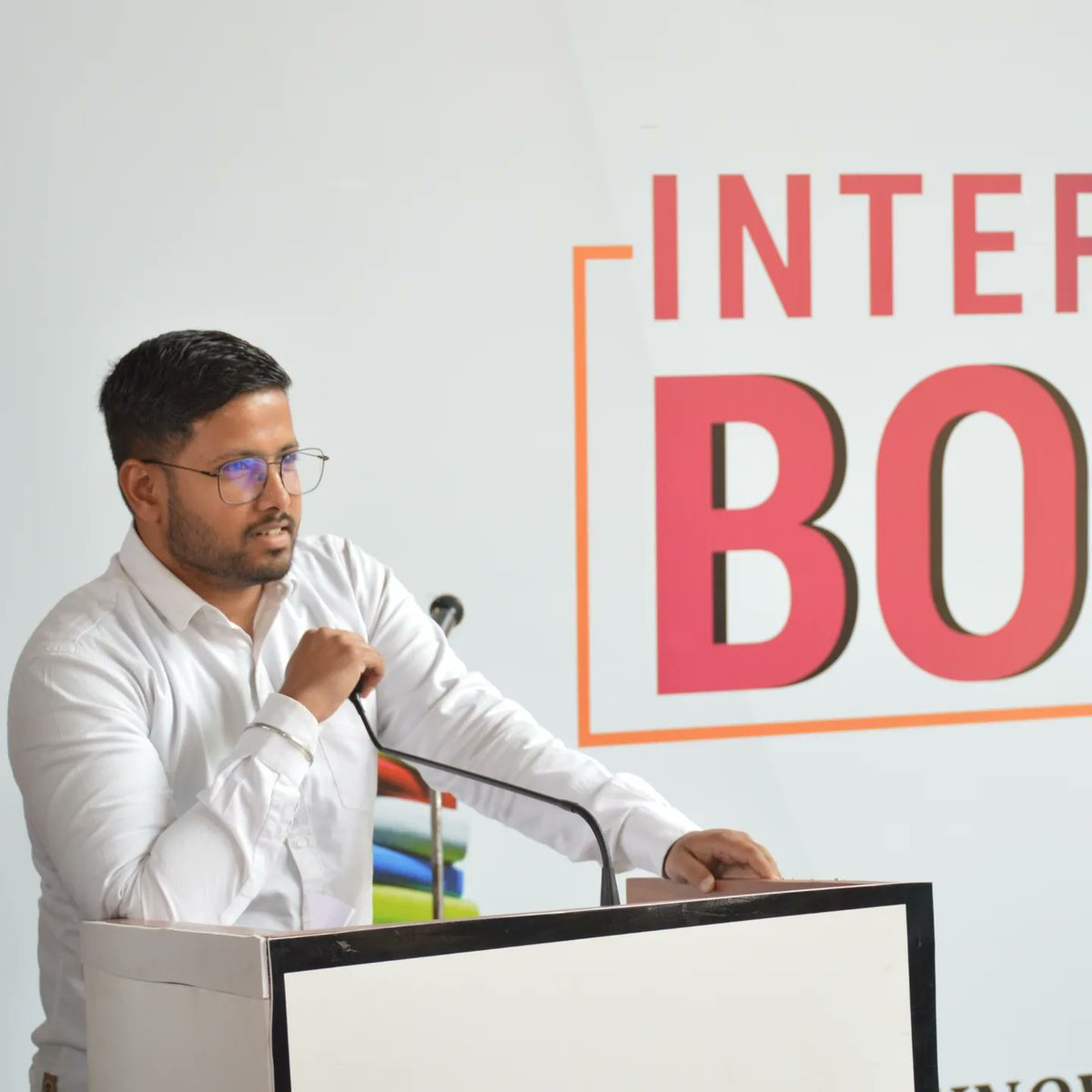 authorrishabh's tweet photo. Rishabh Bansal during the Author Talk session at International Book Festival in Chandigarh University
@Chandigarh_uni 
 #RishabhBansal https://t.co/BccGCNwTbv