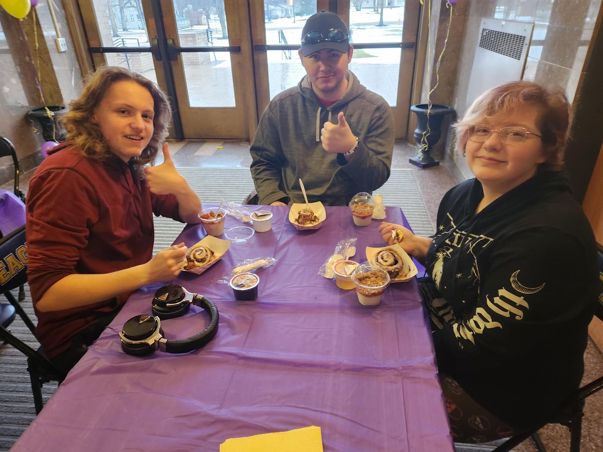 Celebrating 100 days until graduation! Today our seniors enjoyed a delicious breakfast and released balloons to mark the special occasion!
#CSrocks
#EducateInspireEmpower