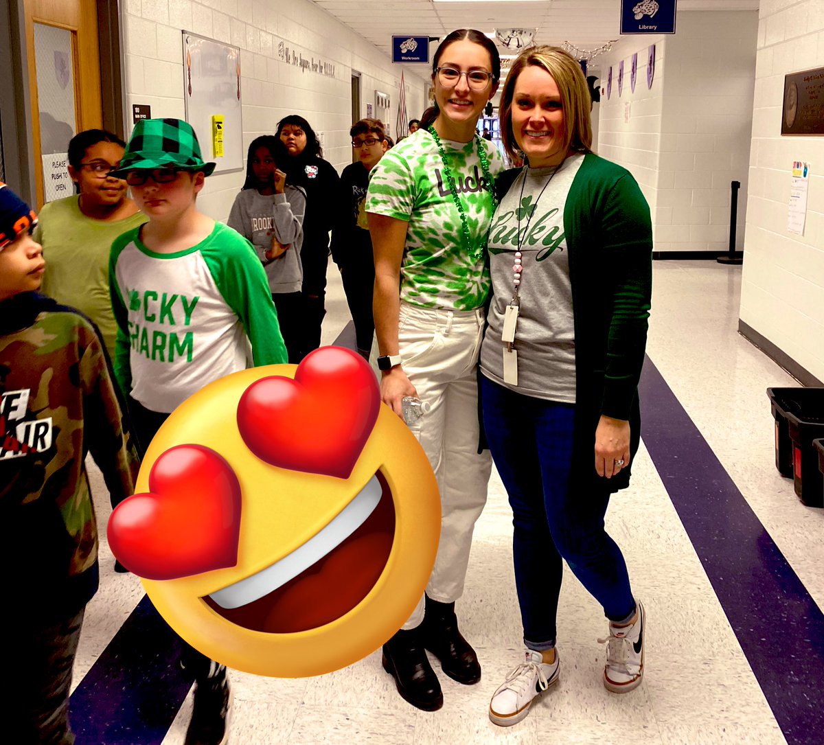 KressinsLessons's tweet photo. Some @PlanoCUSD88 AP’s have all the luck! 😅🍀 (👉🤩ME!!!! 💗 these kids, 💜 this staff, 💚 my gifted green tea!!) Seriously thank my lucky stars every day for the work I get to do.🇮🇪Happy St. Pats!🫶#grateful #lucky #BlessedAP https://t.co/ToJjU1sHc7