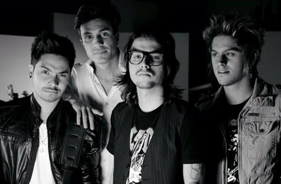 pelanza's tweet photo. 8 anos de hiato!
Ainda tem coração de fã pulsando por aí?
#VoltaRestart 🫶🤓✨ https://t.co/gafz6elHcE