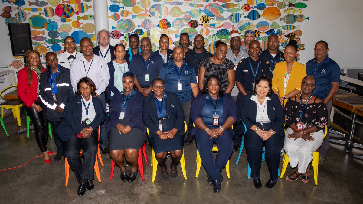 SXM Airport tweet media