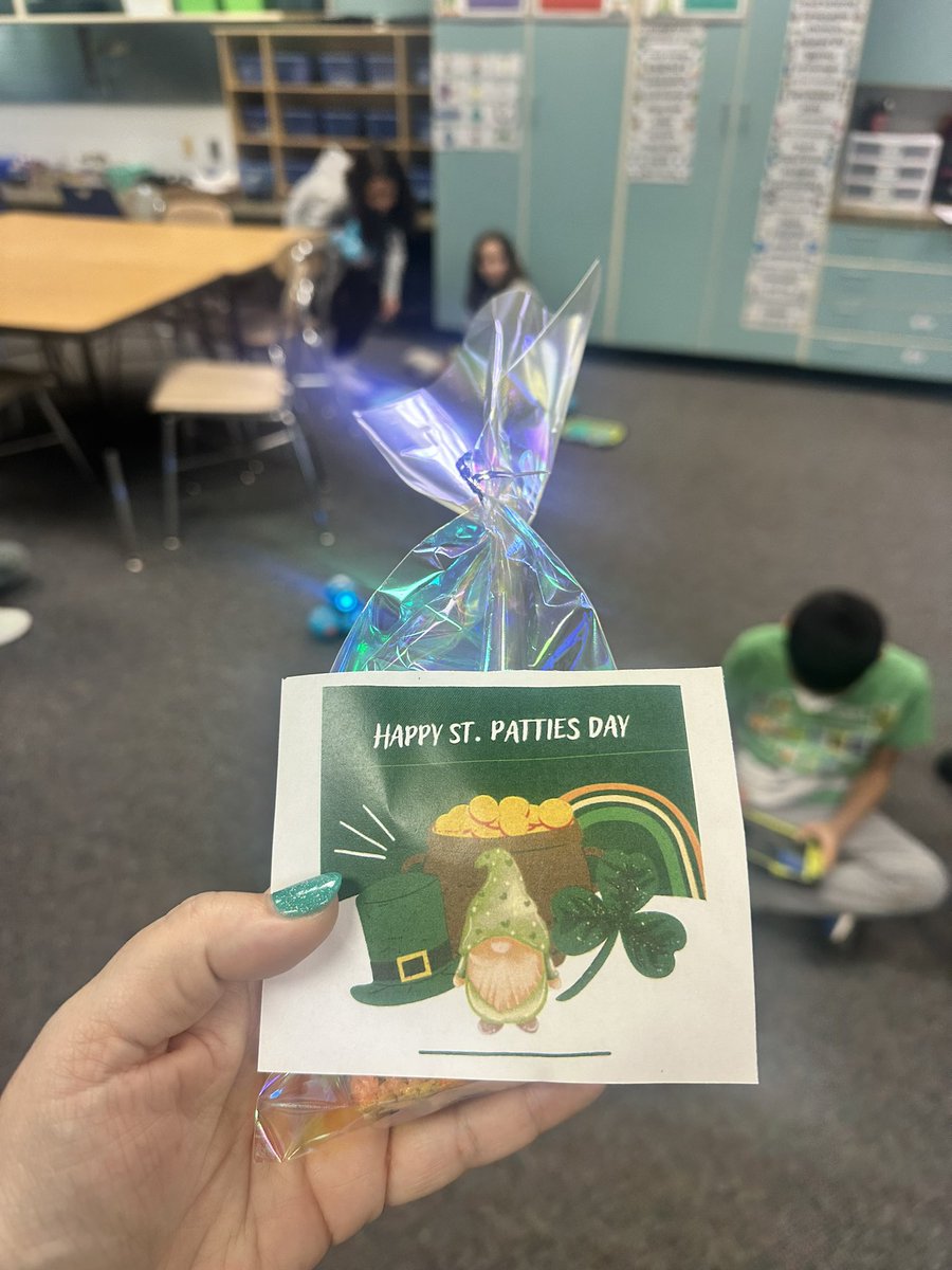 I spy two little leprechauns spreading St. Patrick’s Day cheer at <a href="/DDEDolphins/">Davis Drive ES</a> 💚🍀💚 Feeling #lucky to be at DDE!! <a href="/barbsf/">Barbara</a> <a href="/RozanneTodd/">Rozanne Todd</a>