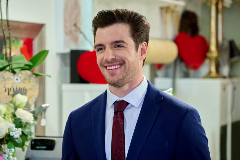SuzeeCurryBTS's tweet photo. Get to know #DanJeannotte in our #FeelGoodInterview Series on #Suzeebehindthescenes. Thanks to @powerjournalist See Dan in #SweeterthanChocolate this weekend on @hallmarkchannel and read about him here: https://t.co/5DRXPbll2T https://t.co/Swov50gCRx