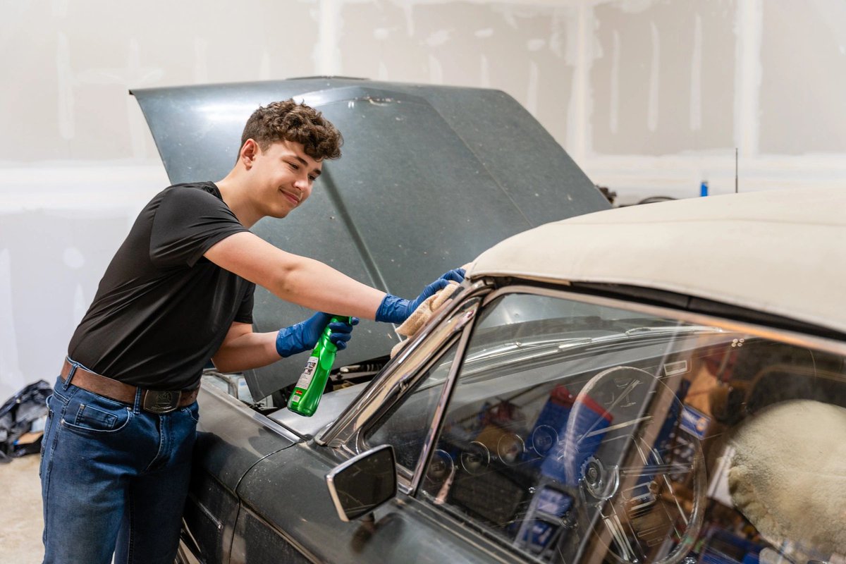 CompleteAutoWA's tweet image. With good tools and the right amount of elbow grease, we&apos;ll have your ride ready to hit the road in no time. #CompleteAutoRepairServiceSnohomish #LawnmowerRepair #GeneratorRepair #DieselRepair #SnohomishCarShop
