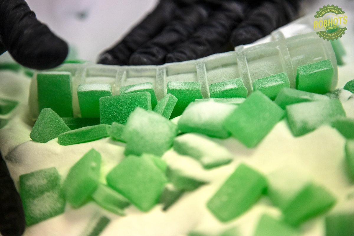 ClovrCannabis's tweet photo. Happy St. Patrick's Day! What your green of choice today? 

#clovrlab
#keefhighoctane #robhotsgummies #mountainhighsuckers https://t.co/lQhLaQa8IJ