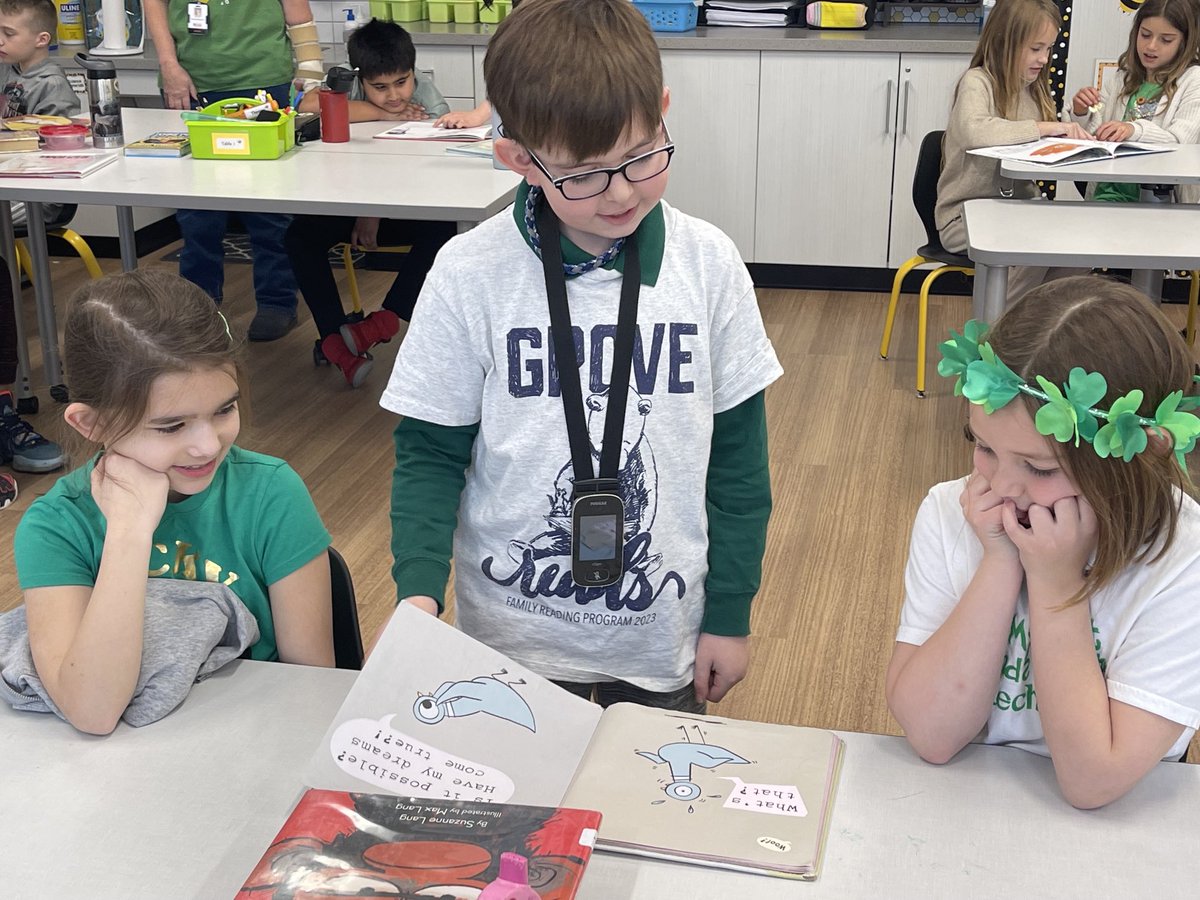 RJohnsonGR2's tweet photo. Breakfast, Books, and Buddies! 2nd and 4th grade buddies love ❤️ spending time together! ⁦@GroveAve220⁩ ⁦@barrington220⁩ ⁦@BreidenbachAmy⁩ #WeBelong220 https://t.co/9dJ01R54vG