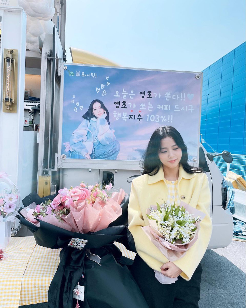 backtopinked's tweet photo. [IG🐰] Jisoo 2 years ago !

“Today’s happiness index is 103% 💛
I’ll do my best to film with tasty snacks~
So thankful for our Blinks and I love you 🌼 #Snowdrop #Youngcho” https://t.co/PKwvVv5vHm