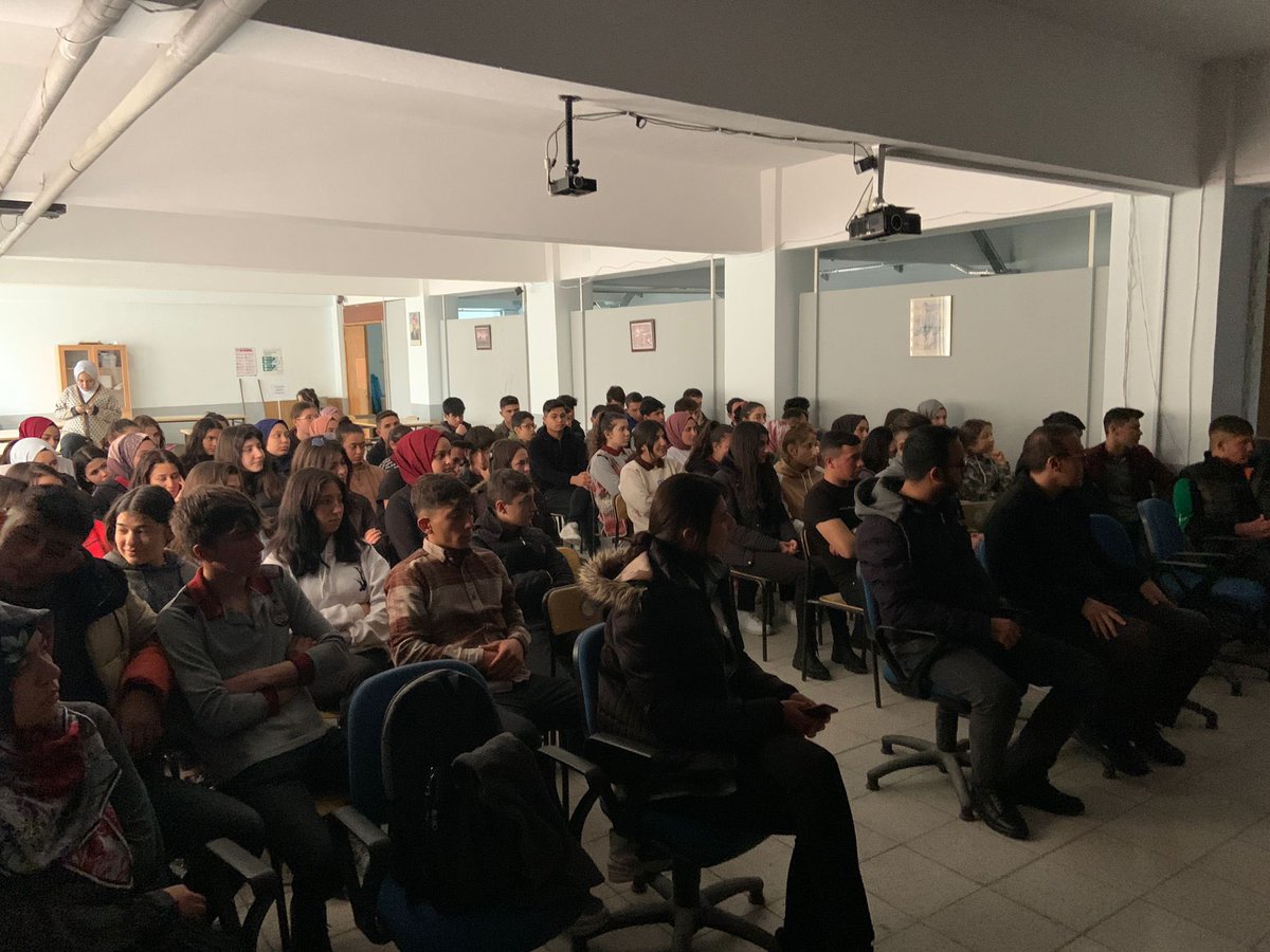 KayaliLisesi42's tweet photo. 18 Mart Çanakkale Zaferi ve Şehitleri Anma Günü Gösterisi https://t.co/t1Ykmf3lZT