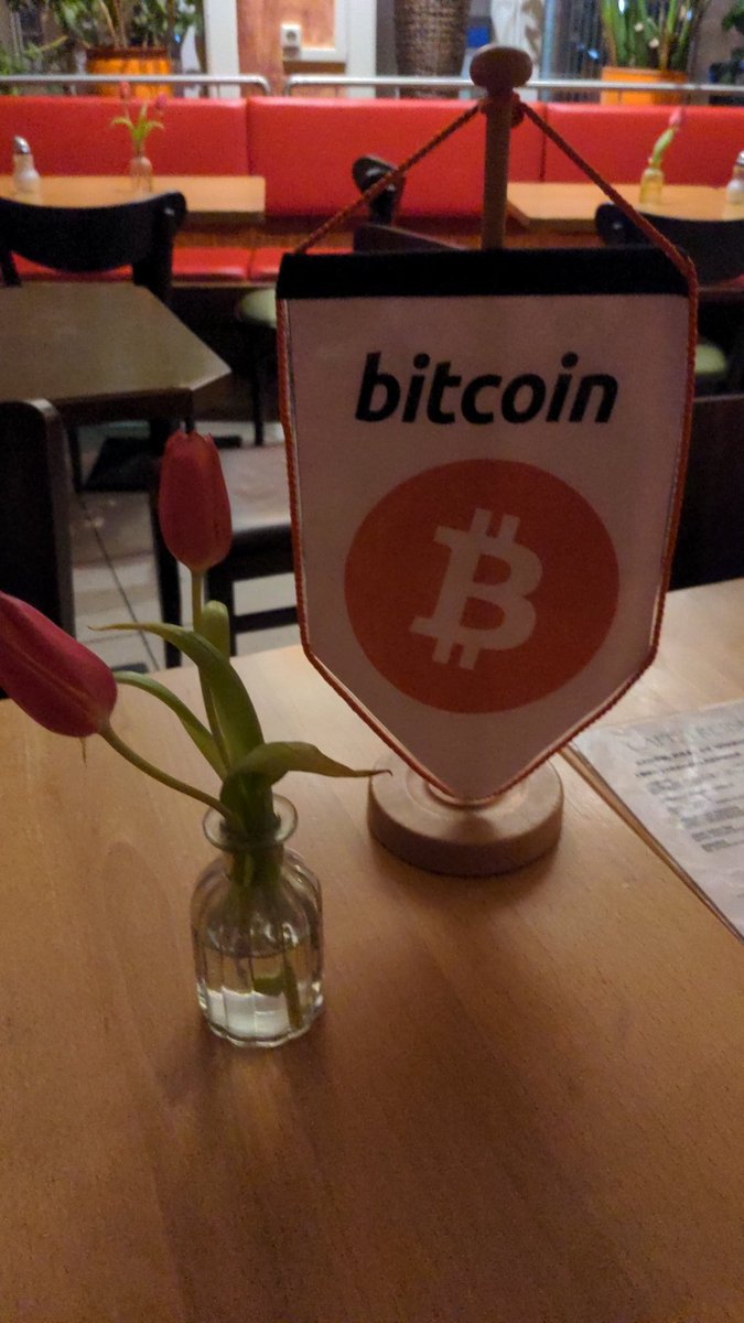 BitcoinFranken's tweet photo. Bitcoin Franken Meetup gerade im Treibhaus Nürnberg gestartet. https://t.co/DDa7UcPAjB