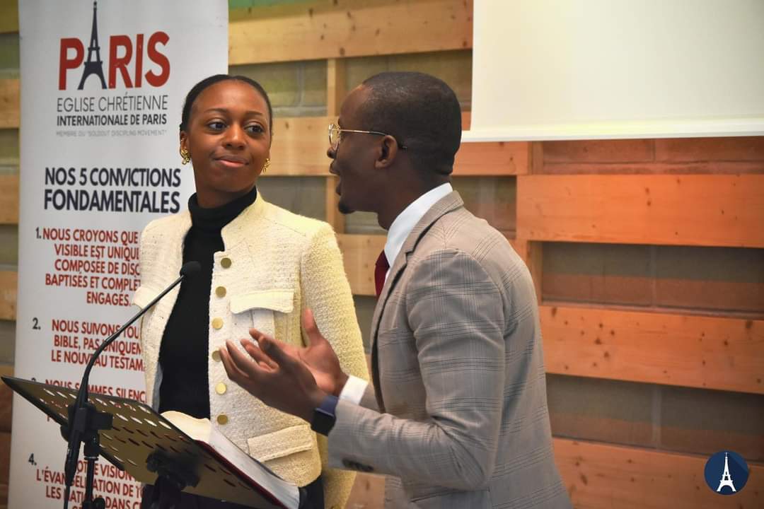 paris_icc's tweet photo. Êtes-vous dans les TÉNÈBRES ou dans la LUMIÈRE ? 🤔

— Quel incroyable culte du dimanche la semaine dernière !

Si vous avez manqué, retrouvez l'intégralité des messages sur YouTube/ParisICC 🎥 

#paris #parisicc #cultedudimanche #lumière #ténèbres #light #darkness https://t.co/pnrfLkLH6N