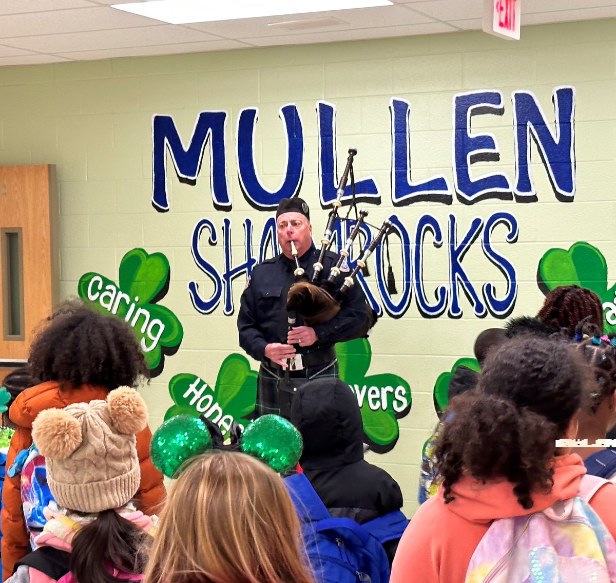 PWCSNews's tweet photo. The Mullen ES Shamrocks wish you a very happy St. Patrick's Day! ☘️💚☘️ https://t.co/URDeuVubLg