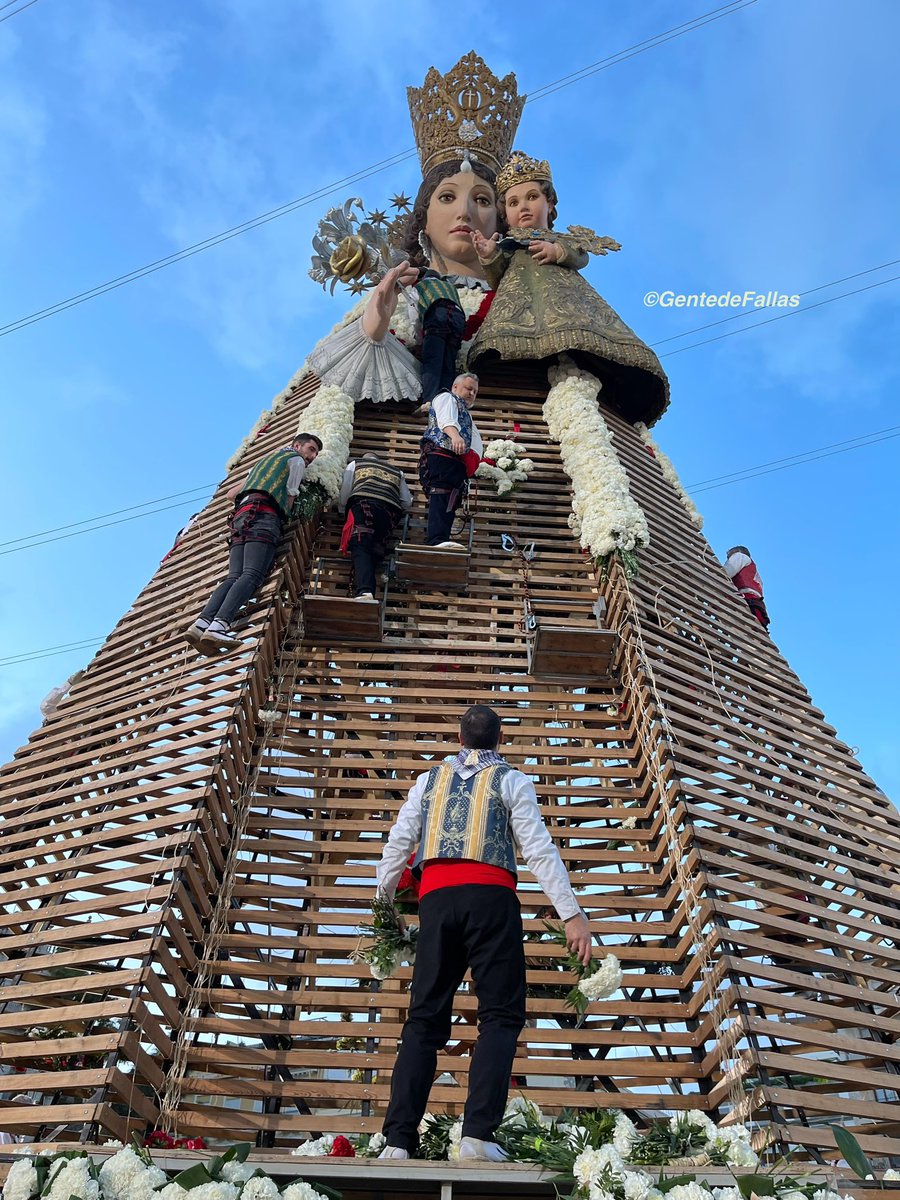 GenteDeFallas's tweet photo. Un any mes. 

#fallas #falles #valencia #españa #art #valenciagram #valencibonita #fallasdevalencia #fiestafallas #fallasspain #celebrationfallas #fallasvalence #festafallas #ofrenda https://t.co/YP8jvGg1xl