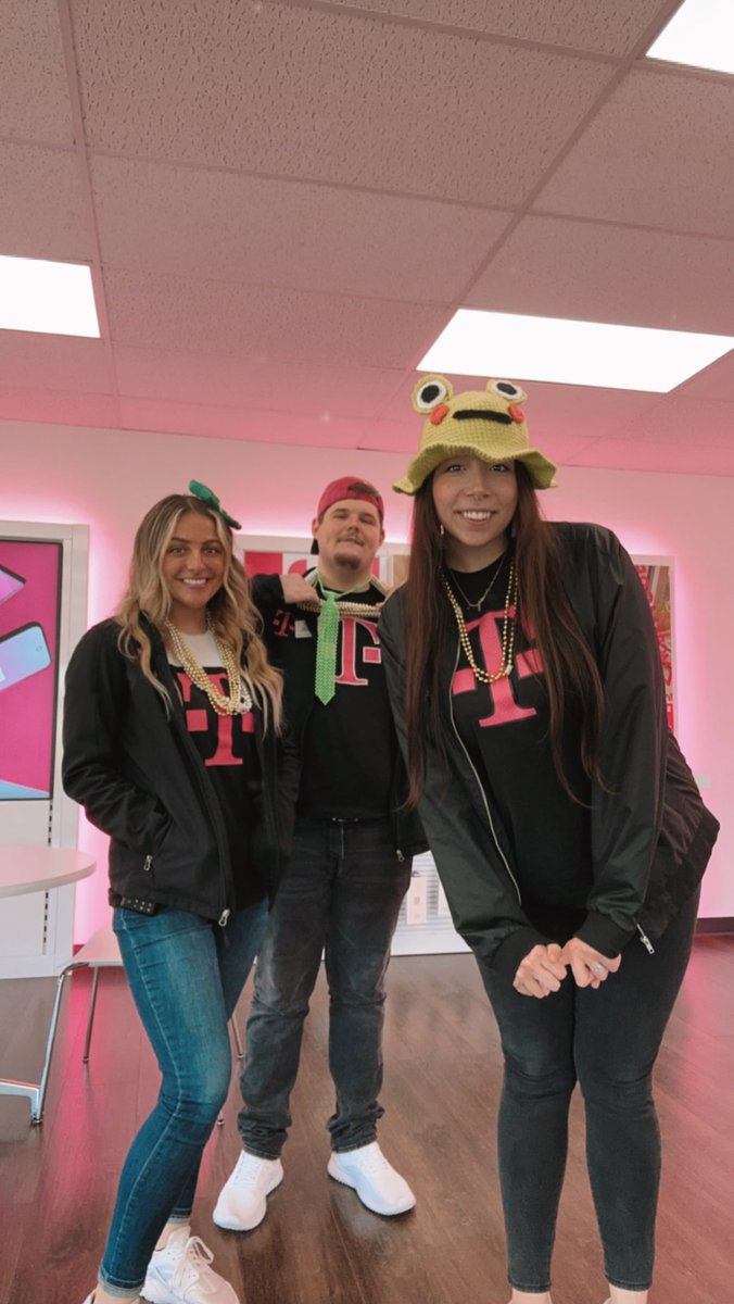 Emily Carter- Retail Store Manager tweet media