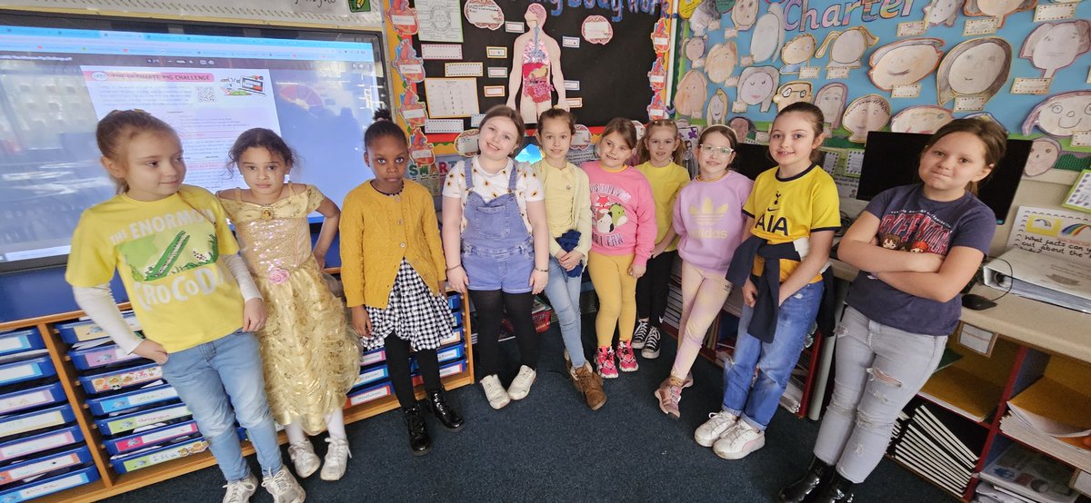 marys_rc's tweet photo. Blwyddyn 3/4 have been looking beautiful today as they proudly wear yellow to support @hcptgroup102 and @HCPT. Diolch yn fawr for all your generous donations! #bcavalues #almsgiving
#raysofsunshine https://t.co/OATCogh3Lp