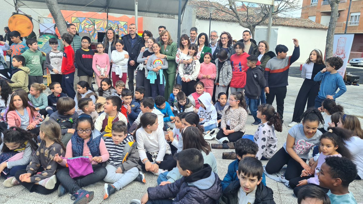 Junta_Ex's tweet photo. La Junta de Extremadura ha hecho una gran apuesta por la escuela rural creando una red sólida y dotando de recursos para evitar desigualdades. 

Hoy se celebró el I Congreso Nacional de Escuela Rural👉 https://t.co/FYP8Hes8ee

@Junta_Educacion https://t.co/2FAczCs7Yo