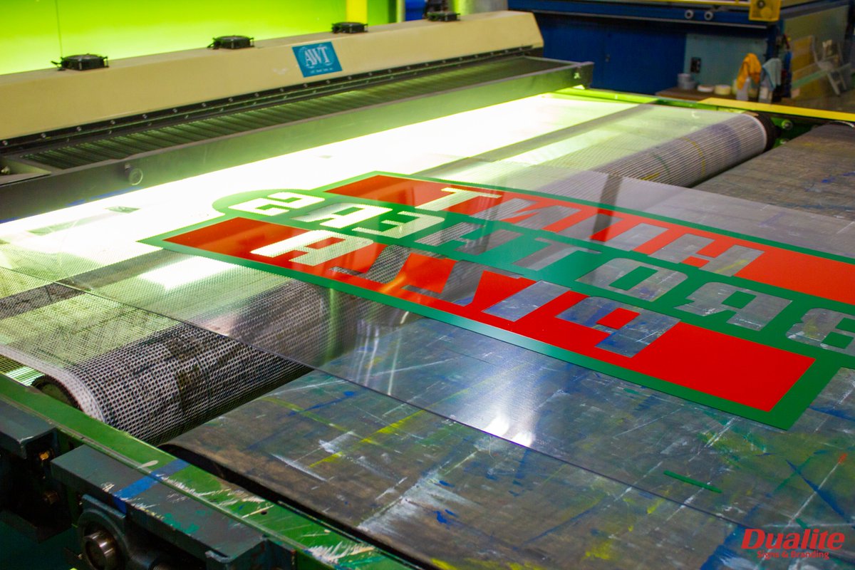 DualiteTweets's tweet image. 🎨Say hello to vibrant sign faces with our top-quality screen printing process! Our screen print team ensures sharp graphics and lasting colors for maximum impact – perfect for capturing attention and making a statement! ✨#ScreenPrinting #SignFaces #EyeCatchingDesigns #Signage