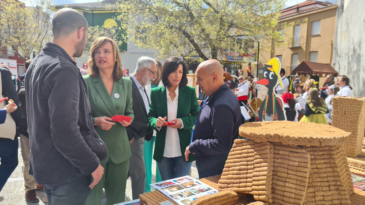 Junta_Ex's tweet photo. La Junta de Extremadura ha hecho una gran apuesta por la escuela rural creando una red sólida y dotando de recursos para evitar desigualdades. 

Hoy se celebró el I Congreso Nacional de Escuela Rural👉 https://t.co/FYP8Hes8ee

@Junta_Educacion https://t.co/2FAczCs7Yo
