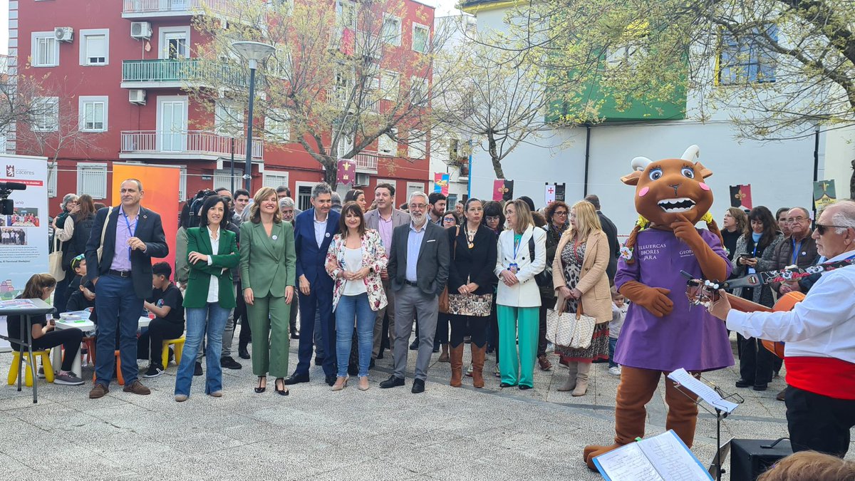 Junta_Ex's tweet photo. La Junta de Extremadura ha hecho una gran apuesta por la escuela rural creando una red sólida y dotando de recursos para evitar desigualdades. 

Hoy se celebró el I Congreso Nacional de Escuela Rural👉 https://t.co/FYP8Hes8ee

@Junta_Educacion https://t.co/2FAczCs7Yo