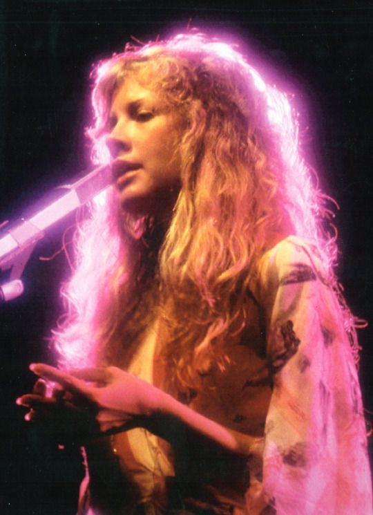 jcffbuckley's tweet photo. i love stevie nicks in the 70s https://t.co/9un2c2uXqu