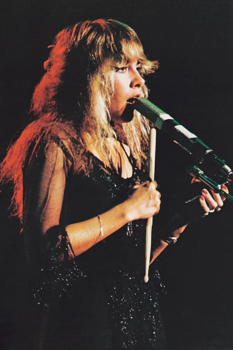 jcffbuckley's tweet photo. i love stevie nicks in the 70s https://t.co/9un2c2uXqu