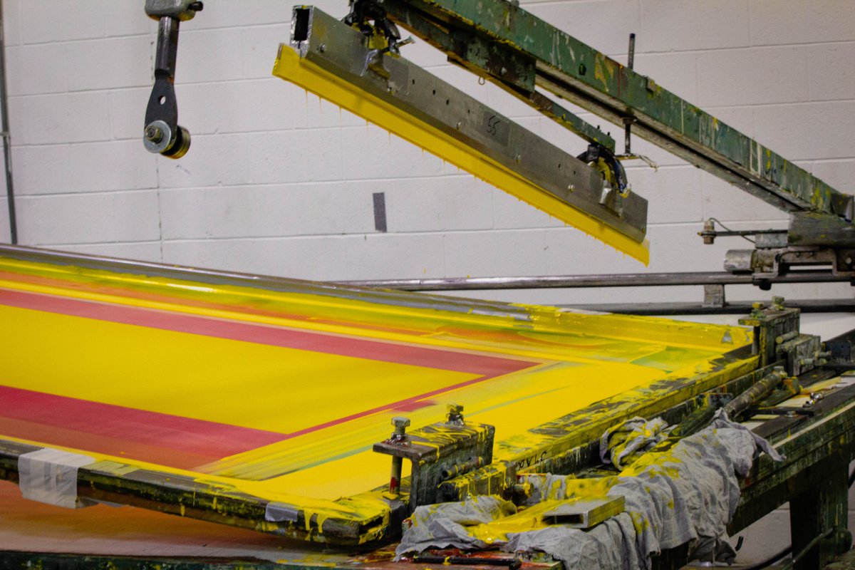 DualiteTweets's tweet image. 🎨Say hello to vibrant sign faces with our top-quality screen printing process! Our screen print team ensures sharp graphics and lasting colors for maximum impact – perfect for capturing attention and making a statement! ✨#ScreenPrinting #SignFaces #EyeCatchingDesigns #Signage