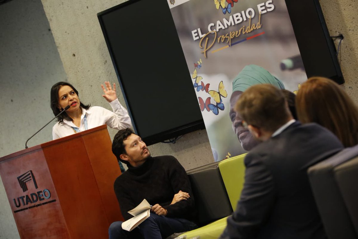 cachinchilla's tweet photo. Un excelente panel de expertos nos acompañó hoy dejando ideas claras para crear unas Transferencias en Especie que nos lleven al #HambreCero en 🇨🇴. Con @mespinosareyes de @FAO, Tania Niño de @WFP_Colombia y @sandelacadena del @WorldBank avanzamos en políticas sociales incluyentes https://t.co/nfyENU8Cqh