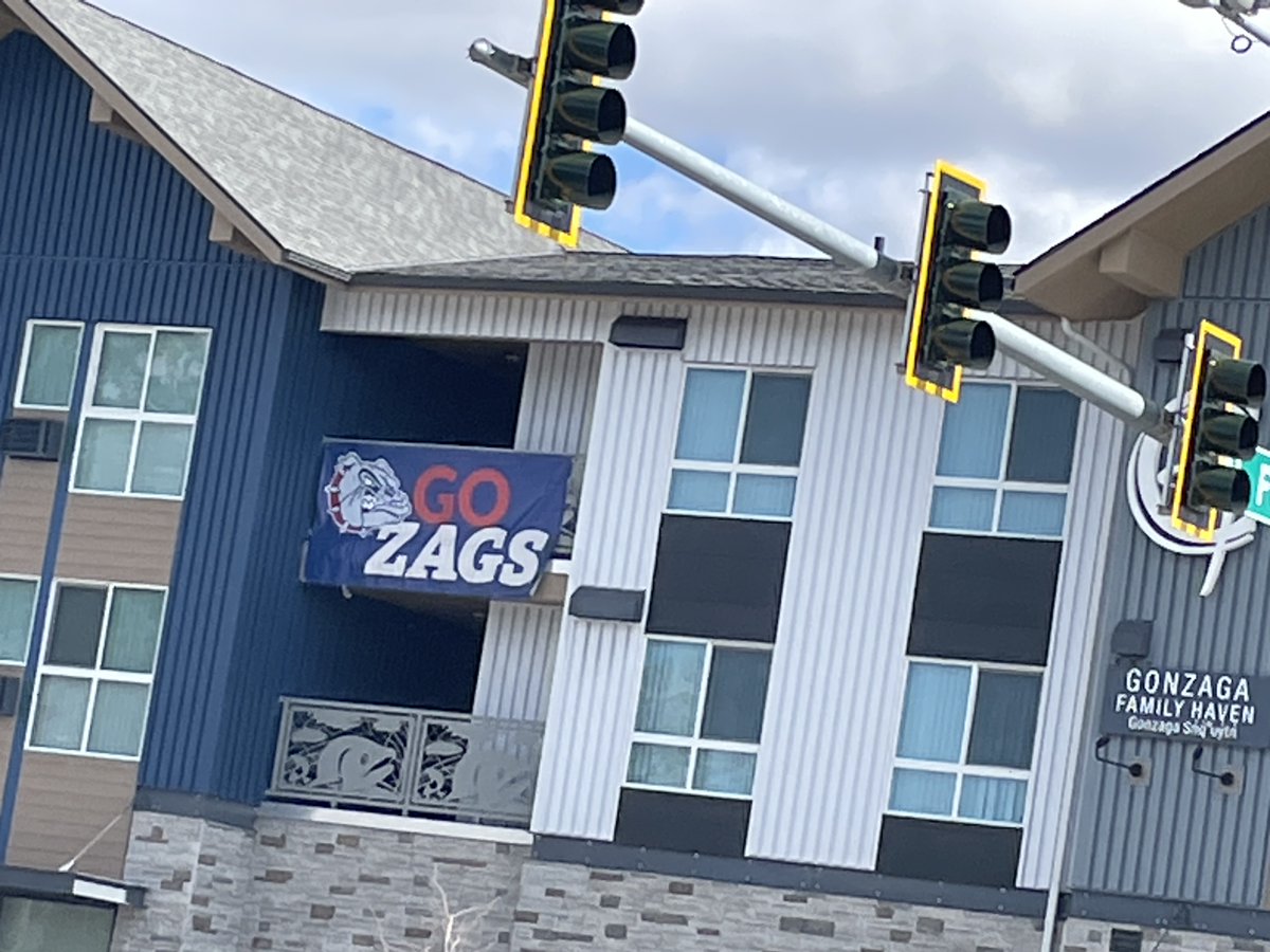 cc_easternwa's tweet photo. Gonzaga Family Haven....Forever homes for 72 formerly homeless families...Doesn't ever get built without @Gonzaga_Prez @GonzagaU.......First round gameday........First thing for our Director @peg_haun  to work on today? Raise the banner!  GO ZAGS! https://t.co/KNu8ssTldr