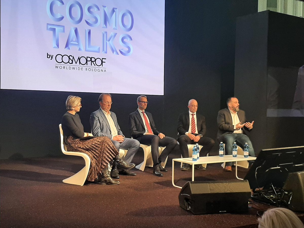 GruppoHera's tweet photo. Oggi Carlo Andriolo, AD #Aliplast, società del #GruppoHera, al @cosmoprofworld: "Per ottenere packaging sempre più ecosostenibili il settore del riciclo può svolgere un ruolo chiave fornendo alle aziende materiale riciclato di qualità e supportandole anche nella progettazione" https://t.co/DyP3cTApRx