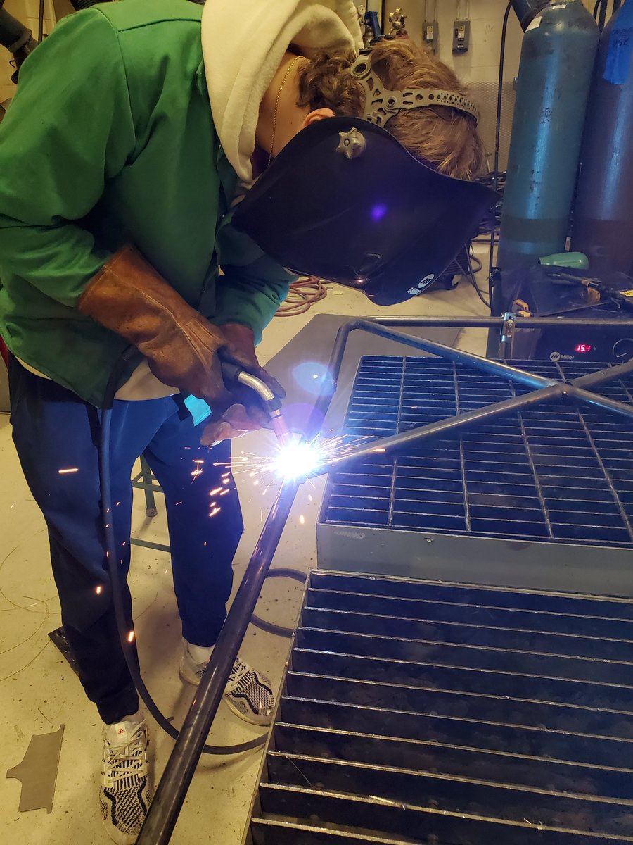 Novi High School Engineering Dept tweet media