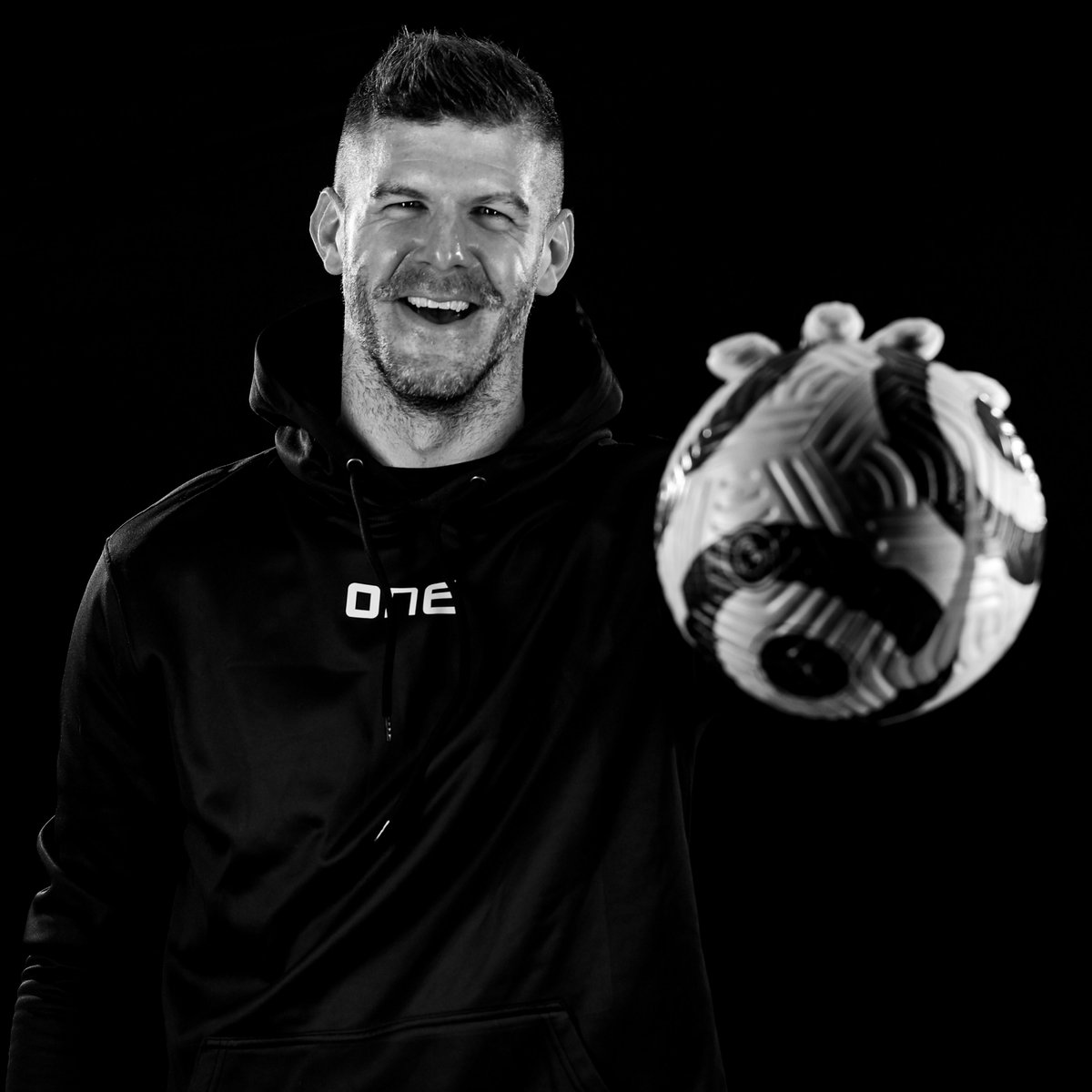 TheOneGloveCo's tweet image. Happy Birthday to the big fella 🍻 #FraserForster #THFC #goalkeeper