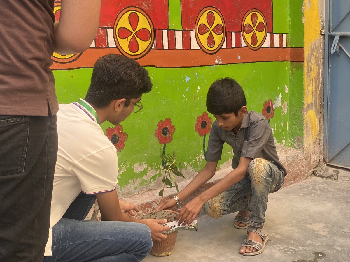 MustafaTalpur7's tweet photo. Just wrapped up another successful plantation drive at The Walkway School! We're unstoppable in our efforts towards climate action, even after breaking the World Record. Proud to be part of this movement for a greener future 🌿 #sustainability #climateaction #CleanGreenSindh https://t.co/uK2f45gBXB