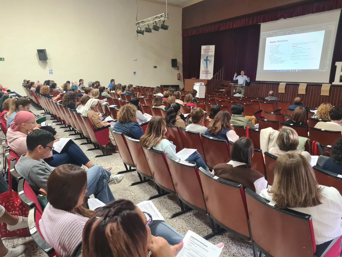 erenivariense's tweet photo. Segundo Módulo de formación del profesorado de religión sobre "Elaboración de situaciones de aprendizaje desde la asignatura de religión ".
En esta ocasión,  acompañados por Alfredo Delgado, que nos ayuda a profundizar en la fundamentación teológica del Currículo. https://t.co/6ewTCptmFK