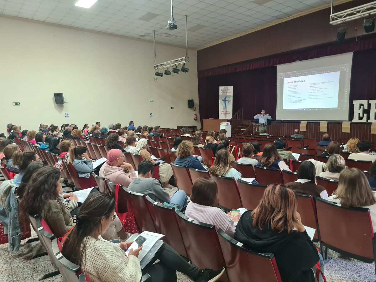 erenivariense's tweet photo. Segundo Módulo de formación del profesorado de religión sobre "Elaboración de situaciones de aprendizaje desde la asignatura de religión ".
En esta ocasión,  acompañados por Alfredo Delgado, que nos ayuda a profundizar en la fundamentación teológica del Currículo. https://t.co/6ewTCptmFK