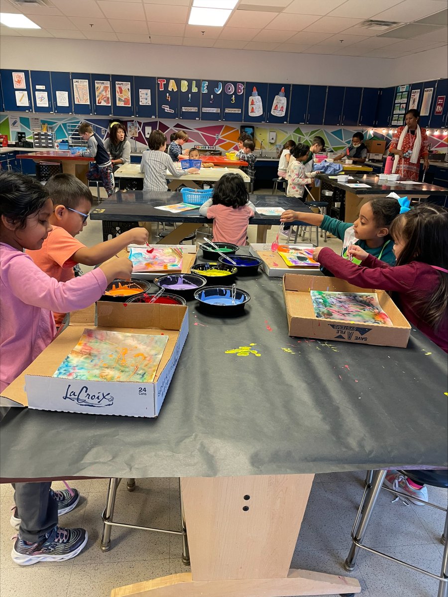 MrsSitlerFHES's tweet photo. Students had a great time in art on Tuesday doing an action painting like Jackson Pollock. https://t.co/AQCP15kyv7