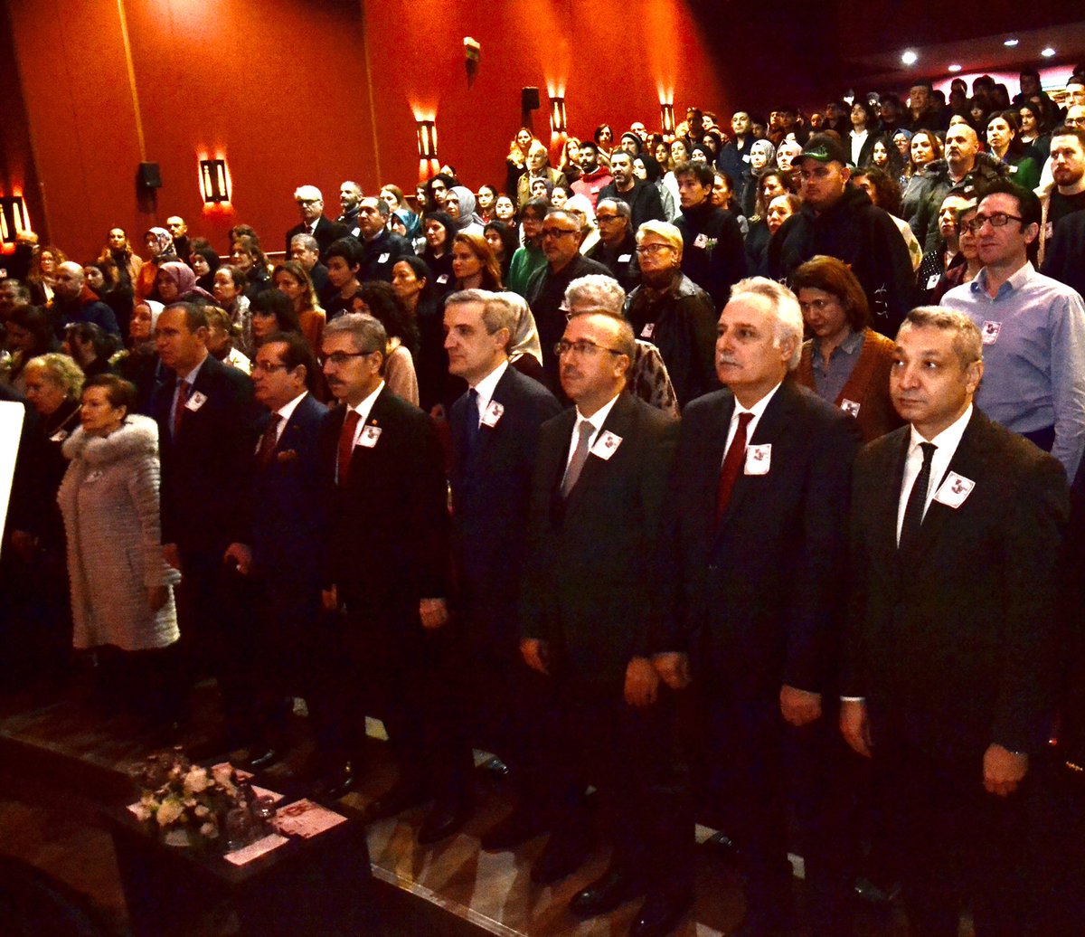 RatipPasaGSL's tweet photo. Okulumuz öğretmen ve öğrencilerinin tertiplediği 18 Mart Çanakkale Zaferi ve Şehitleri Anma Günü İlçe Programımız; Kaymakamımız Belediye Başkan Yardımcımız İlçe Milli Eğitim Müdürümüz ve protokolümüzün katılımlarıyla Bağlarbaşı Kültür Merkezinde gerçekleştirildi. https://t.co/XXXCmodDX8