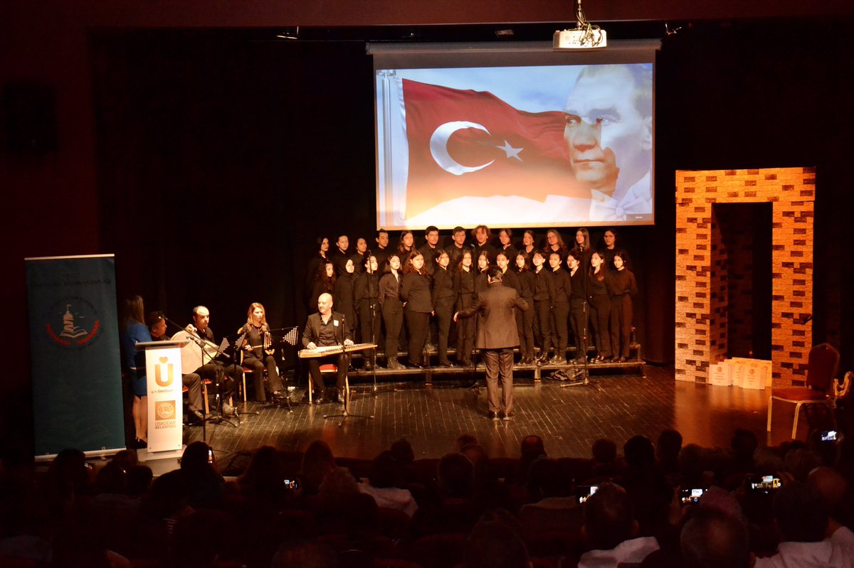 RatipPasaGSL's tweet photo. Okulumuz öğretmen ve öğrencilerinin tertiplediği 18 Mart Çanakkale Zaferi ve Şehitleri Anma Günü İlçe Programımız; Kaymakamımız Belediye Başkan Yardımcımız İlçe Milli Eğitim Müdürümüz ve protokolümüzün katılımlarıyla Bağlarbaşı Kültür Merkezinde gerçekleştirildi. https://t.co/XXXCmodDX8