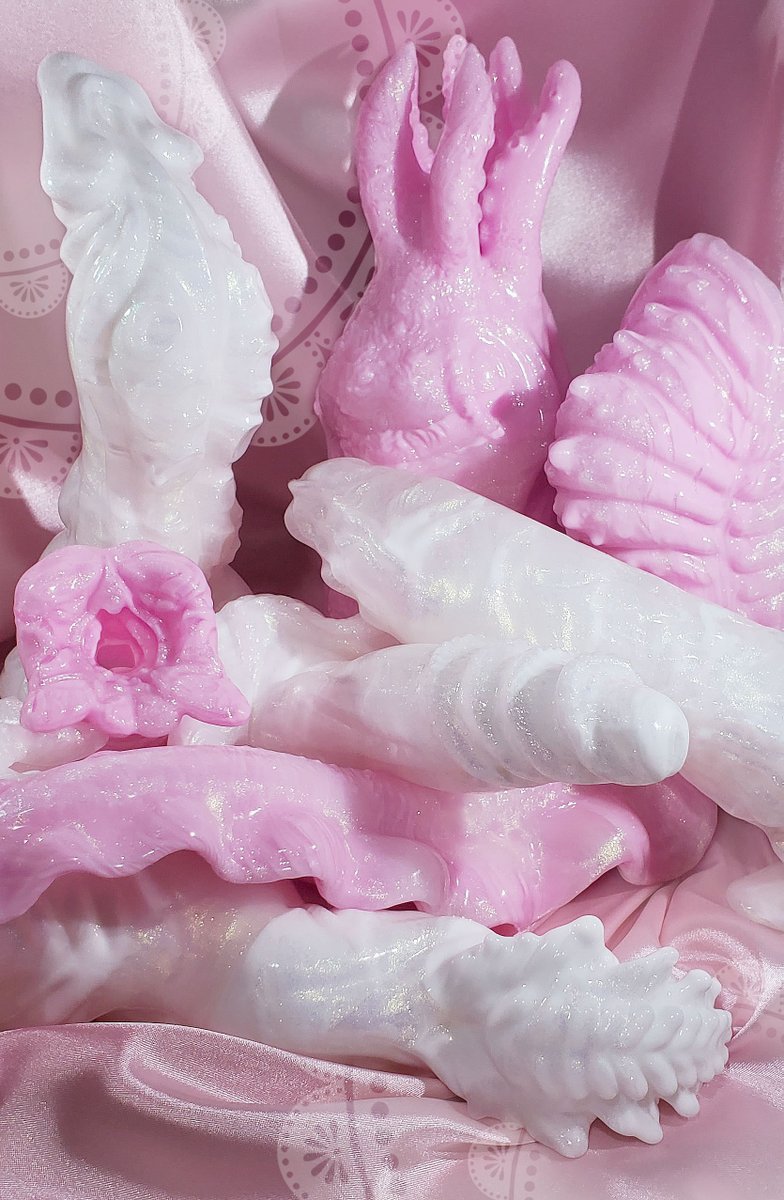 We were asked to do some white recently, so please enjoy these incredibly sparkly spring snow marbles in soft firmness, as well as a handful of petal pinks in supersoft!  ❄️🌸

We don't do white too often, but we'll have a lot of it this month between these and teacup marbles! 🤍