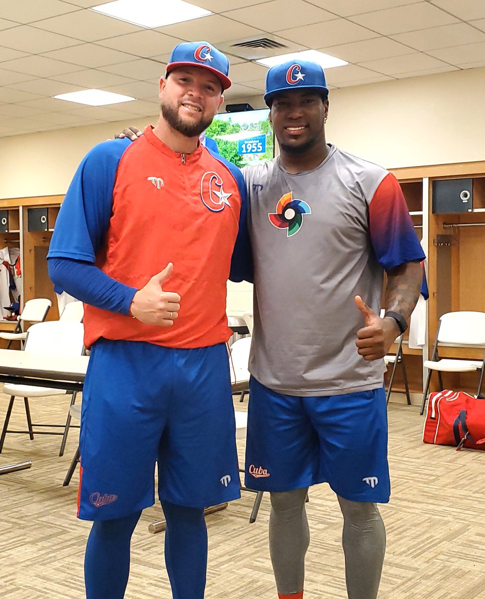 Listos pal primer entrenamiento en Miami… Qué me dicen de este muchachón, nuestro MVP desde el box…. Calienta Oshín! 💪😎🔥
#TeamAsere🇨🇺
#WorldBaseballClassic