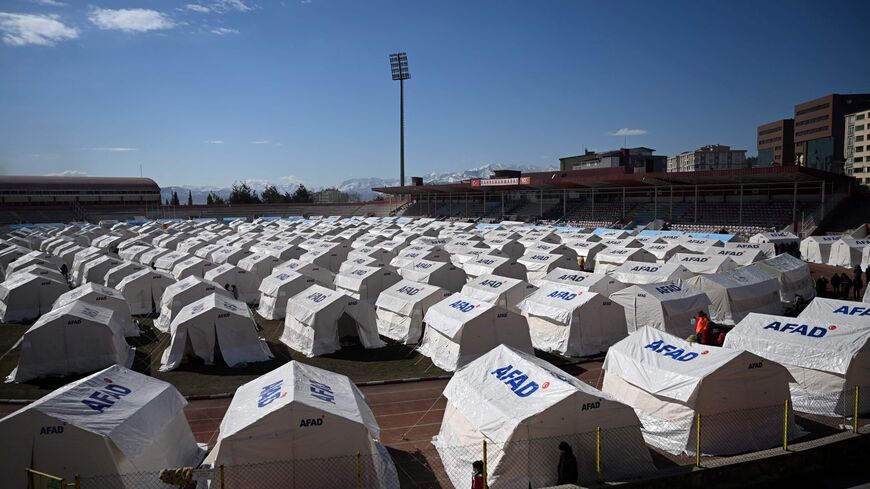 THREAD: A news release published on March 8 by @AFADTurkiye reported that ~1.6 million people were being sheltered in the country — just a portion of the total 3 million who've been displaced by February's quakes. #turkeyearthquake2023 (1/6)