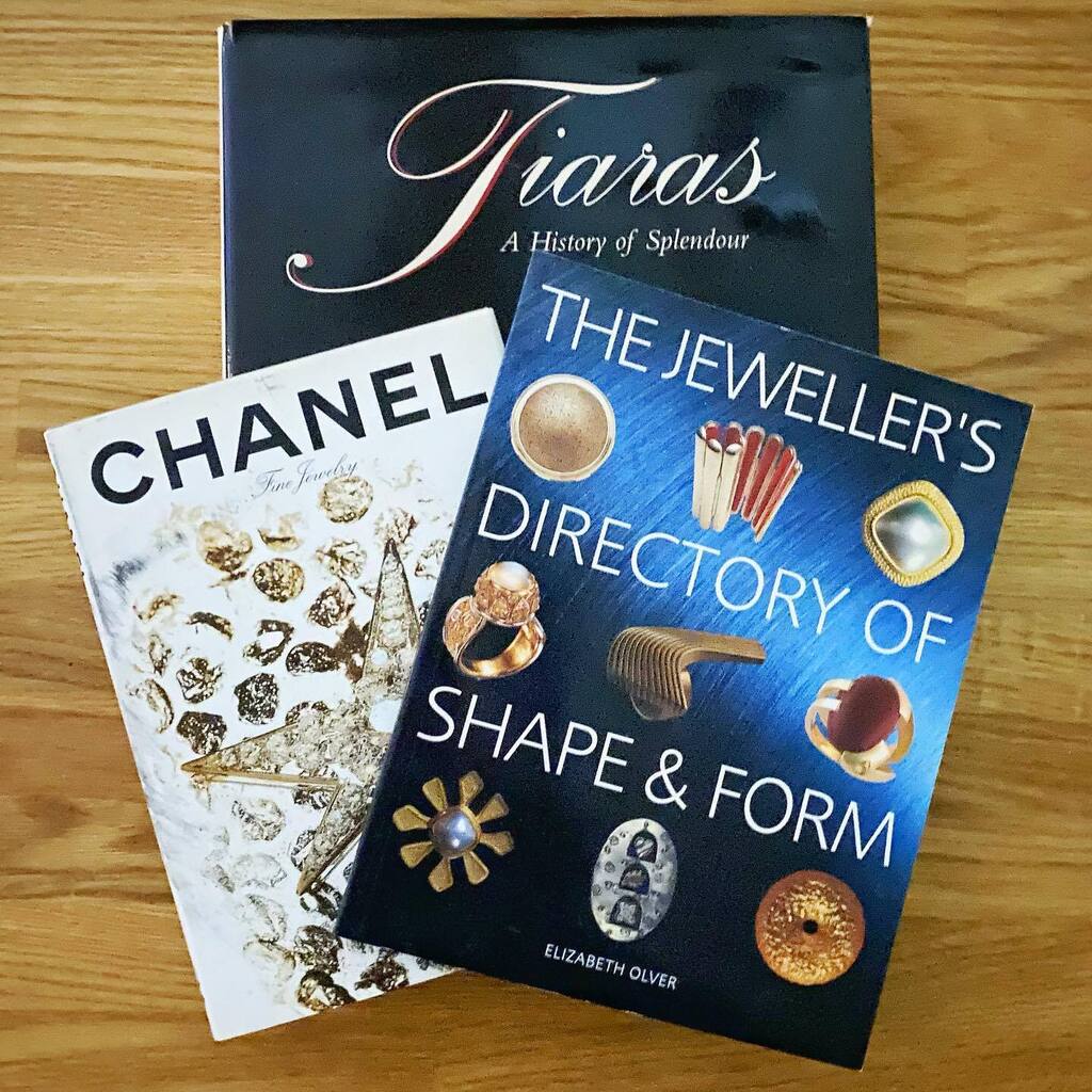 ⭐️ Flash Book Sale ⭐️

We have had many books sat on our shelves in the shop, some hadn’t made it on to the website, for a variety of reasons. So we have made sure they’re all now listed online too. We have a wide variety of books, from basic beading and… instagr.am/p/Cp5joqKN2oB/